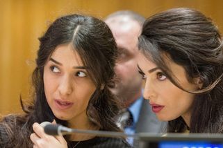 ISIS jí zastřelil šest bratrů a Nadiu prodal jako sexuální otrokyni. Dnes má Nobelovu cenu míru - Médium.cz