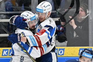 Kometa srovnala sérii! Pardubice povolily drama, ale jsou v semifinále - Sport.cz