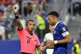MS fotbal | Frustrovaný Mbappé. Zajel do gólmana a Vaclík upozornil: Mohl dostat červenou! - Sport.cz