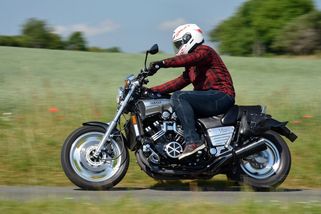 Šíleného Maxe málem zakázaly úřady. Z nejrychlejší motorky na světě se stala nesmrtelná legenda - Garáž.cz