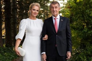 Monika Babišová jako ozdoba summitu NATO: Premiérova manželka sklízí chválu, její šaty uspěly i ve Varech