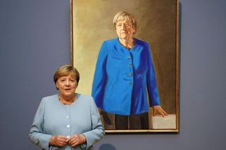 Merkelová odhalila svůj portrét pro galerii bývalých německých kancléřů - Novinky
