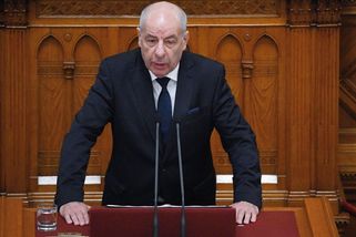 Maďarský prezident podepsal svůj konec ve funkci - Seznam Zprávy