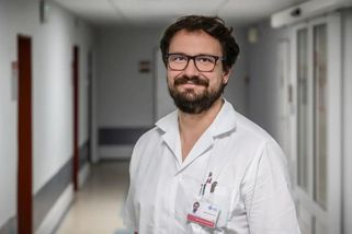 Kardiochirurg Branislav Bezák: Tepny se neucpávají jako potrubí. Infarkt může přijít v řádu minut