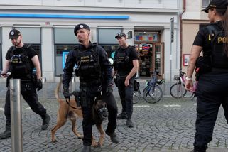 Policie po incidentu s nožem posílila kontroly na Andělu. Během jedné z nich skončili dva lidé na služebně | Novinky.cz: Krimi