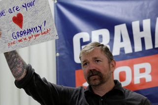 Demokrat s naci kérkou odstoupil z kandidátky do Senátu. Expřítelkyně ho obvinila ze znásilnění - Novinky