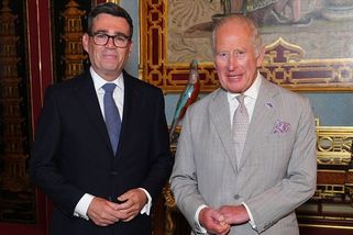 Velká Británie má nového premiéra, Starmera vystřídal Burnham - Novinky