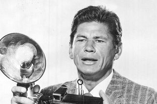Charles Bronson - muž s tvrdým pohledem pocházel z 15 dětí, vyrůstal v bídě a pracoval v dole - Médium.cz