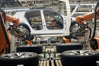 Česko vyrobilo za půl roku 780 tisíc aut. Elektrických a hybridů přibývá - Novinky
