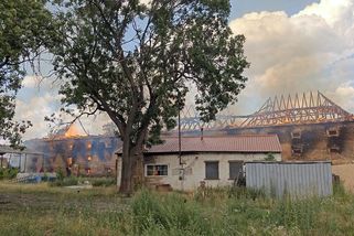 Hasiči v Praze bojují s požárem statku, nasadili osm proudů - Novinky