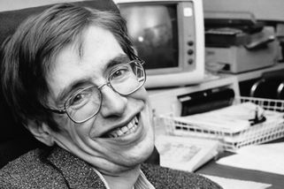 Po boku vizionáře Hawkinga stála 30 let, s milencem se scházela s jeho vědomím. Příběh Jane Hawking - Médium.cz