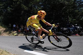 Vozil žlutý trikot, norského hrdinu ale potkala obří smůla. Z Tour musí odstoupit - Sport.cz