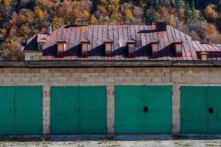 Garáže zdražují stejně rychle jako starší byty - Novinky
