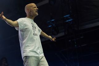 Moby čaroval s žánry, Tata Bojs by mohli do světa. Na Colours of Ostrava úřadovala i bouře - Novinky