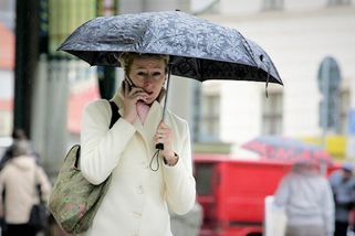 Čtvrtek má být nejhorší. Počasí se po bouřkách otočí, Česko čeká chladnější týden