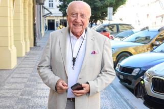 Felix Slováček nechává Dádu doma a odlétá za teplem. Přiznal i to, proč už manželce nekupuje dárky
