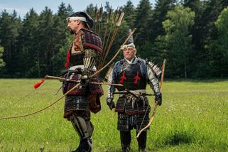 Prahou prošel průvod samurajů ku příležitosti Hanami. Komentáře byly typicky české - Médium.cz