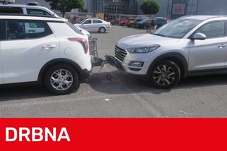 Banální nehoda na parkovišti měla pro řidičku tvrdou dohru. Čelí trestnímu stíhání