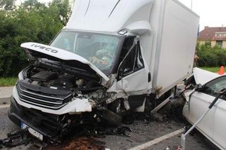 Řidička v BMW na Přerovsku usnula a srazila se s náklaďákem - Novinky