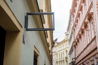 Z knihovny zmizelo logo s Havlovým jménem. Vedení to nahlásilo policii - Seznam Zprávy
