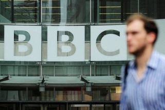 BBC chystá škrty za 500 milionů liber, zruší až 2000 pracovních míst a omezí vysílání