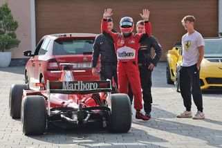 Řidič formule na D4 měl přijít o řidičák na půl roku. Kraj mu verdikt zrušil a úřad začíná znovu od nuly