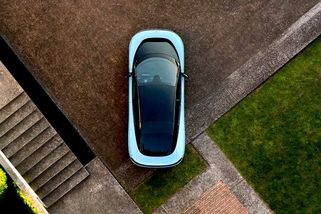 Ferrari v elektrice a akcie padly. Luce stojí 13 milionů v základu