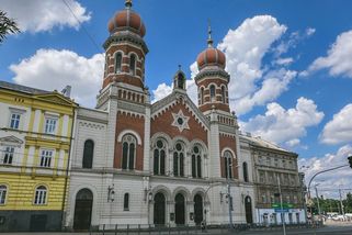 Největší česká synagoga ustála temné dějiny. Její podobu ovlivnil středověký islám - Novinky