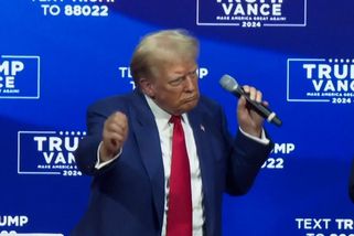Trump místo odpovědi na otázky jen přes půl hodiny tancoval - Novinky