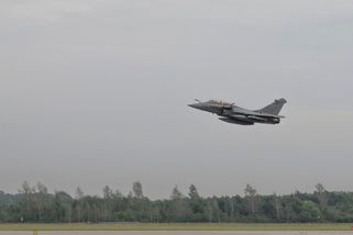Video: NATO vysílá stíhačky a fregatu do Polska, reaguje na ruské drony - Seznam Zprávy
