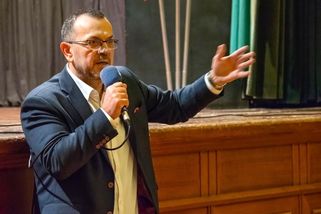 Manželka poslance Foldyny požádala soud o předběžn...