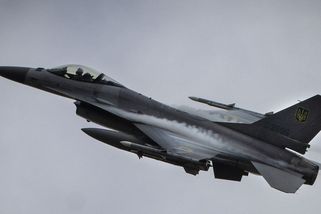 Hořící řecká F-16 nouzově přistála na Zakynthosu - Novinky