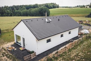 Odmítli stavět z cihel a ušetřili tak 1,5 milionu a roční nájem k tomu - Novinky