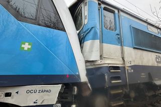 Obrovská rána a nářek zraněných. Cestující z vlaku popisují havárii na Českobudějovicku - Novinky
