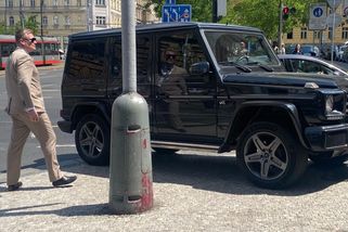 Týdeník iROZHLASu: Foldyna je bez domova, Turek bez práce a státní pojišťovna ve ztrátě dává zlaté padáky