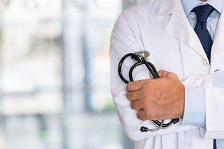 Kriminalisté vyšetřují děčínského primáře kvůli údajným vraždám pacientů - Seznam Zprávy