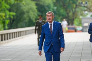 Nová zbraň proti migrantům. Babiš ukázal přístroj, který odhalí tlukot srdce