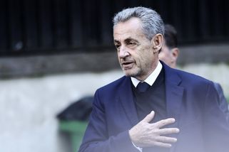 Tvrdá postel, tenké zdi. První noc exprezidenta ve věznici La Santé