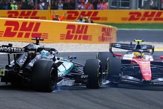 FIA vysvětlila, proč Hamilton dostal penalizaci a Leclerc vyvázl bez trestu