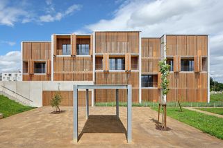 Dva bytové domy ve Žďáru nad Sázavou jsou první vícepodlažní obytnou dřevostavbou v Česku – DesignMag.cz