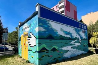 Trafostanici ve Vyškově zdobí mural připomínající plochu počítače