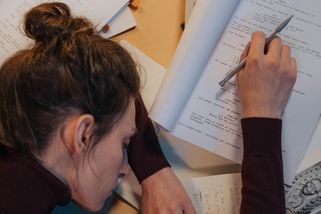 Dálkové studium po čtyřicítce? Aneb film „Marečku, podejte mi pero“ v praxi - Médium.cz