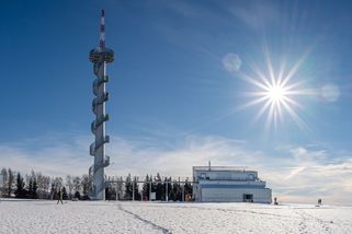Nová rozhledna nad Novým Hrádkem láká turisty ve velkém - Novinky
