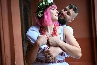 Ukrajinka Vikktoria po roce života v ČR: Mluví česky, pracuje a vdala se. Domů se ale vrátit nemůže - Proženy.cz