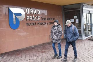 Úřad práce před důchodem je překvapivě výhodný: Podpora až 38 tisíc korun a ochrana výpočtu penze