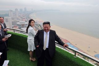 Fotky: Kim Čong-un u tobogánu. S dcerou otvíral nové letovisko - Seznam Zprávy