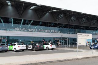 Z ruzyňského letiště letos odletělo více než osm milionů lidí. Nejčastěji mířili do Británie - Novinky