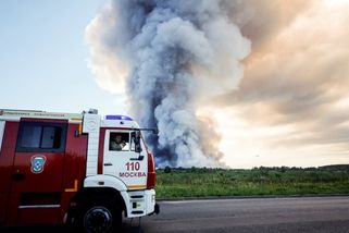 Ukrajinská smršť dronů: Jih Ruska je v plamenech, hoří i lodě. Okupovaný Krym přišel o proud