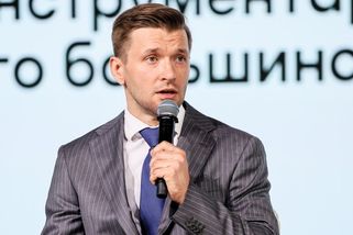 Uhlazený Putinův diplomat. Muž, jež stál u zrodu proruského postoje AfD