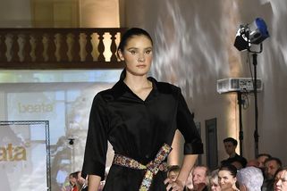 Dcera Miss ČR 1997 Terezie Dobrovolné a miliardáře Davida Berana je modelkou: Takhle jí to sekne na molu - Super.cz